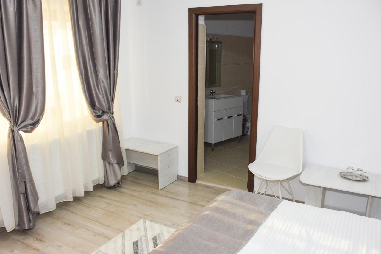 Tomis House Hotel Curtea De Arges Exterior photo