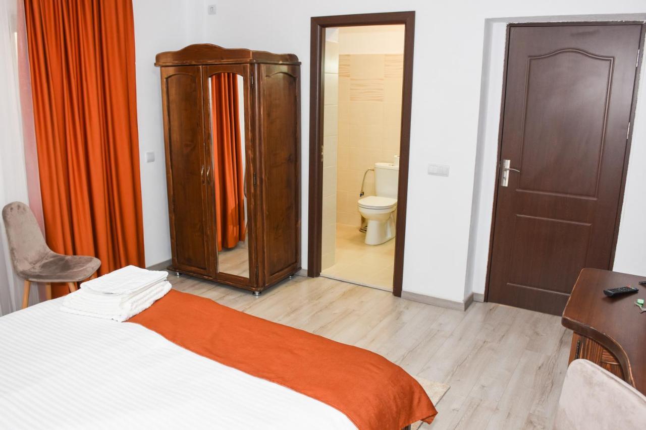 Tomis House Hotel Curtea De Arges Exterior photo