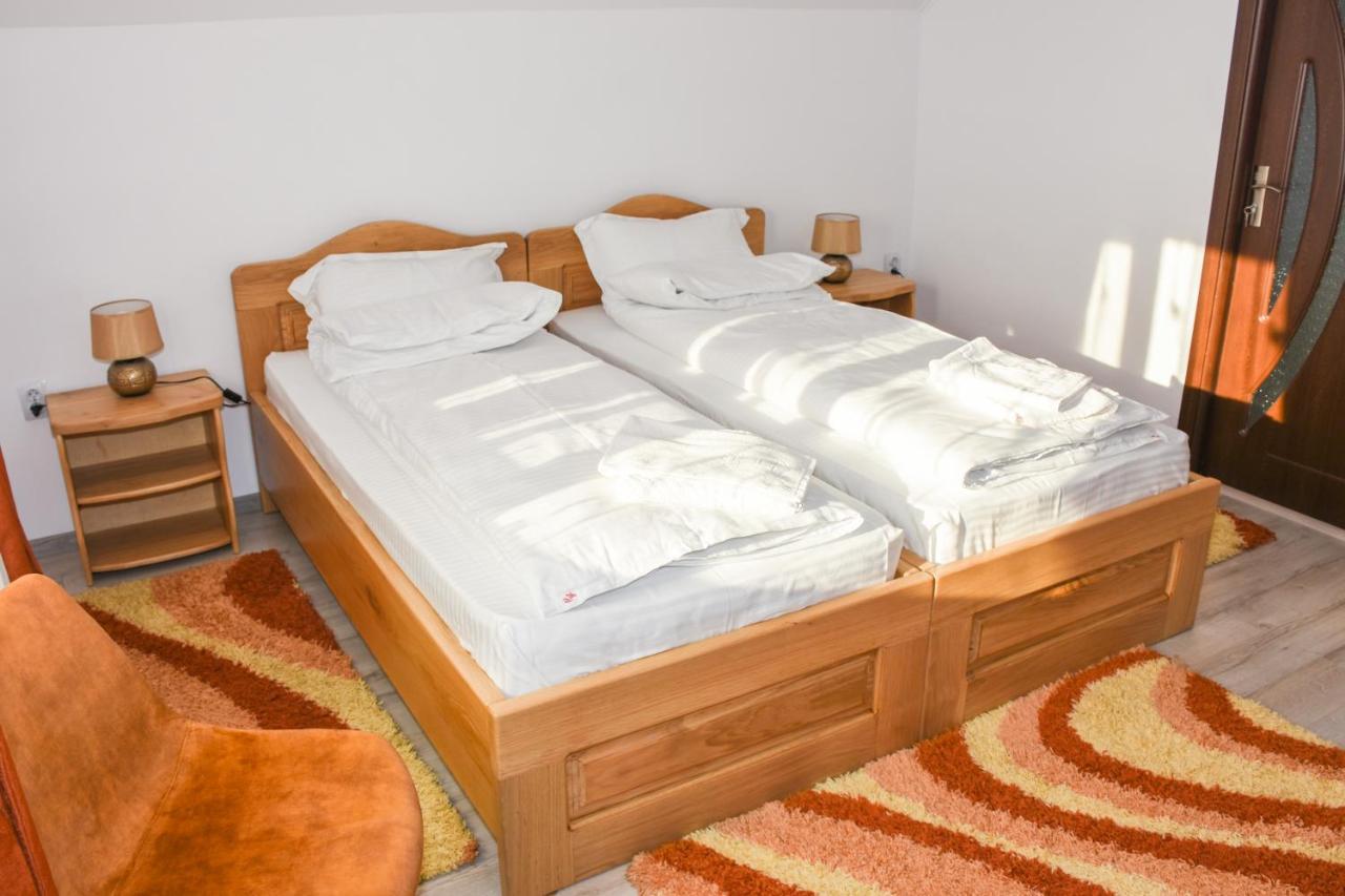Tomis House Hotel Curtea De Arges Exterior photo