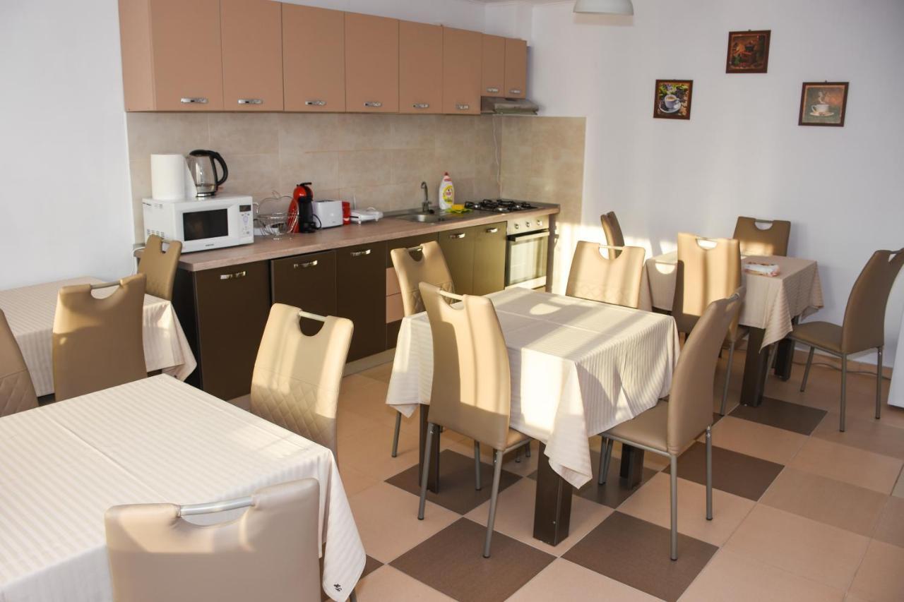 Tomis House Hotel Curtea De Arges Exterior photo