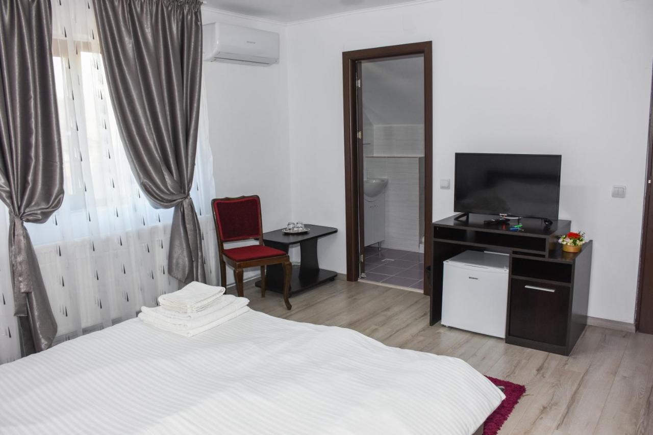 Tomis House Hotel Curtea De Arges Exterior photo