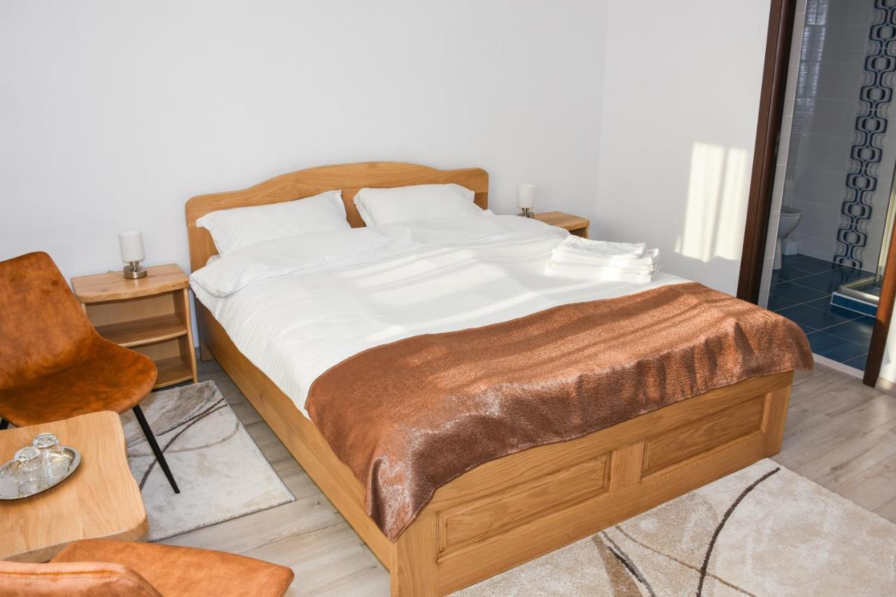 Tomis House Hotel Curtea De Arges Exterior photo