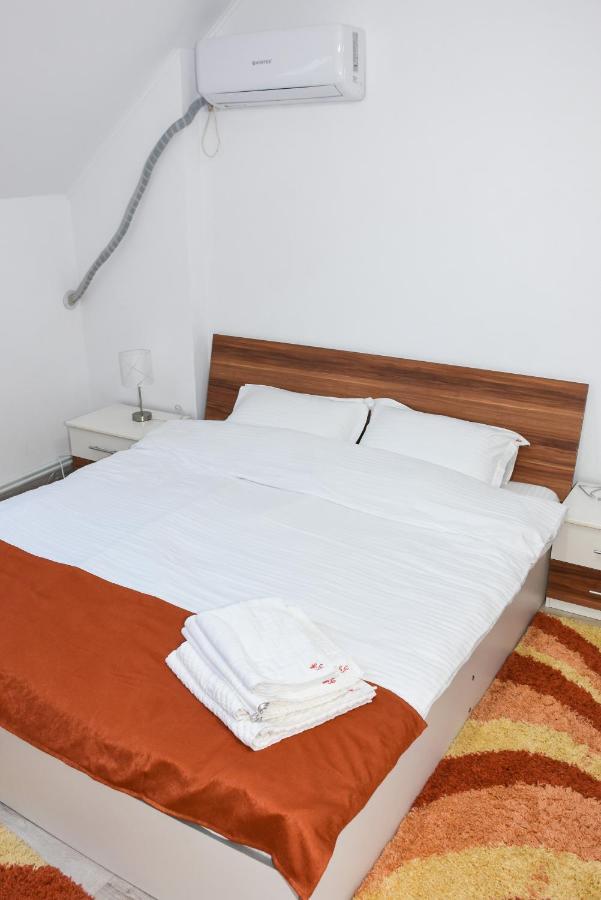Tomis House Hotel Curtea De Arges Exterior photo