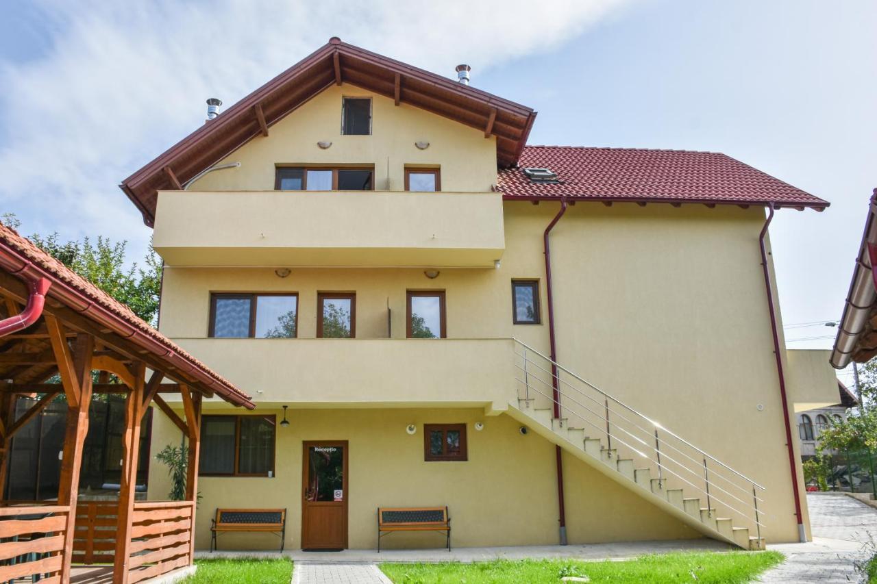 Tomis House Hotel Curtea De Arges Exterior photo