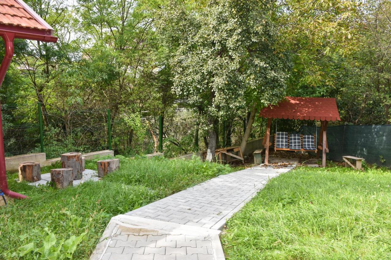 Tomis House Hotel Curtea De Arges Exterior photo